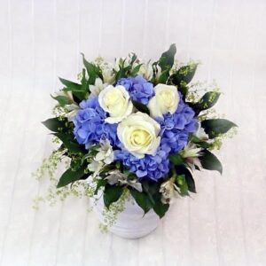 mazzo_con_ortensia_bianco_e_blu Delicato